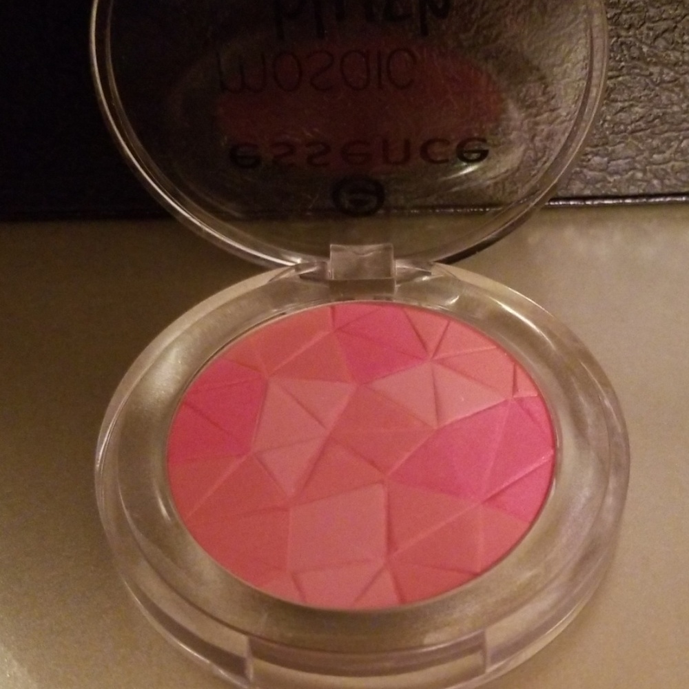 Essence Mosaic Blush and Compact Bronzer Powder - Picture 3 of 3